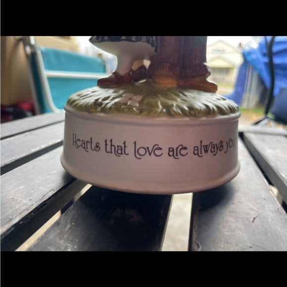 Vintage Holly Hobbie "Hearts that Love are Always Young"  Rotating Music Box - Picture 3 of 5